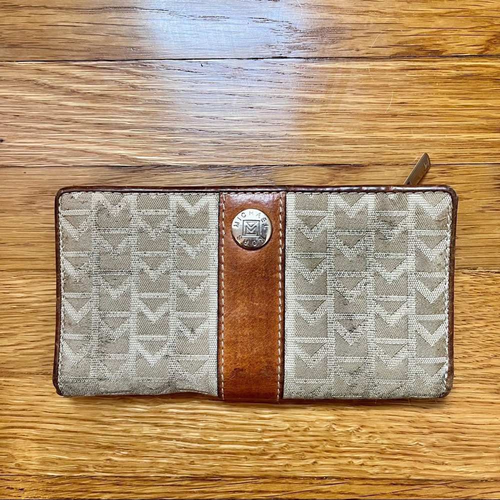 VTG! Michael Kors Trifold Rectangular Leather Jacquard Wallet